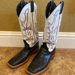 Men’s Justin Boots!